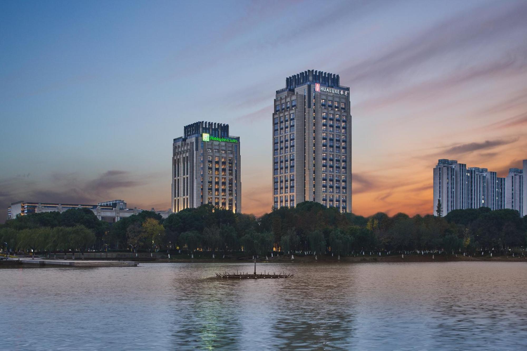 Hualuxe Kunshan Huaqiao By Ihg - F1 Racing Preferred Hotel Εξωτερικό φωτογραφία